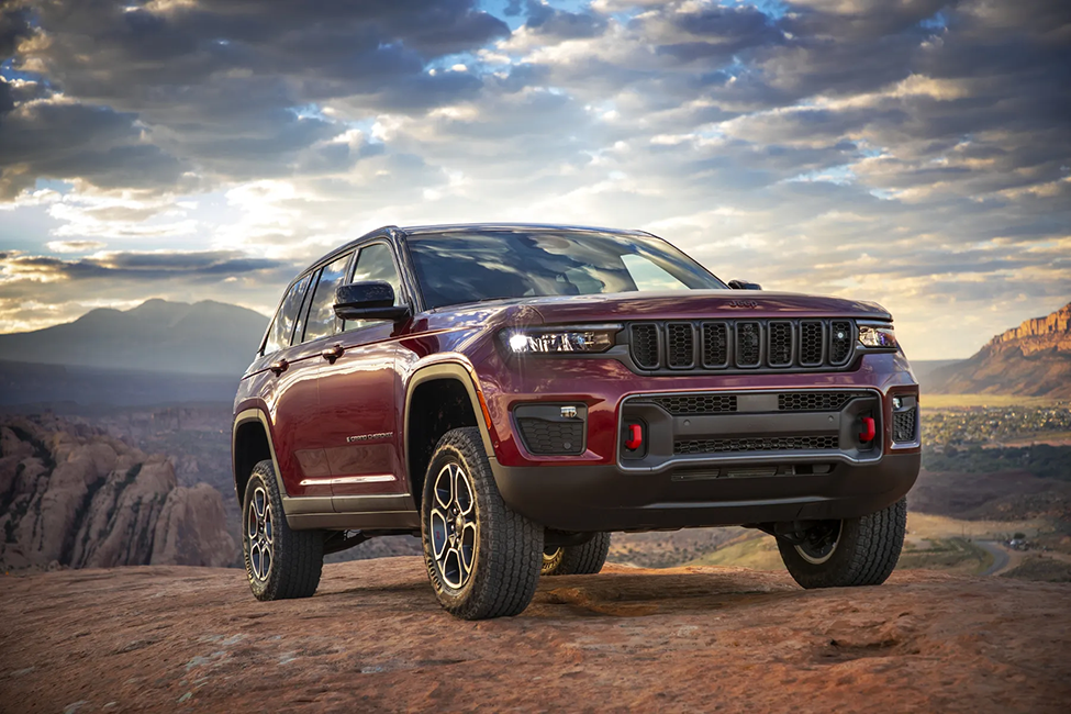 خودروسازی کرایسلر بیش از ۱۸ هزار دستگاه خودروی Jeep Grand Cherokee را در کانادا به علت احتمال نقص فنی در بخشی از جلوبندی خودرو فراخوانی کرده.