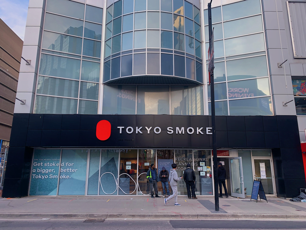 شرکت Tokyo Smoke که یک خرده‌فروش ماریجواناست اعلام کرده که به دلیل مشکلات مالی ۲۹ شعبه خود را در کانادا تعطیل می‌کند.