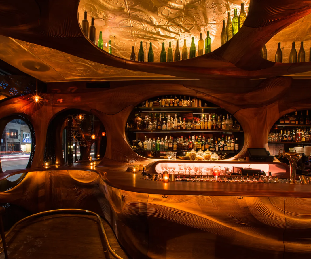 رستوران-بار اسپانیایی Bar Raval به سبک خانه هابیت‌ها در تورنتو