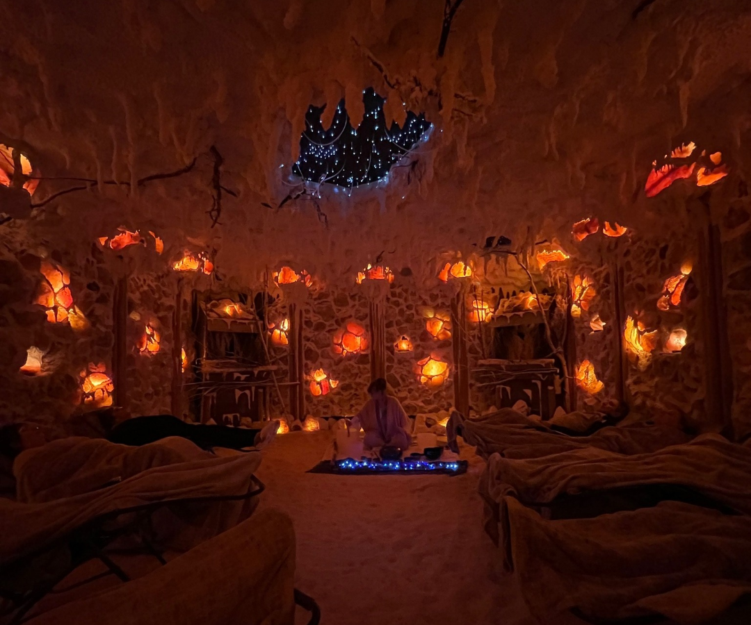 نمک‌درمانی در غار با دو شعبه در منطقه نایاگرا فالز و همیلتون